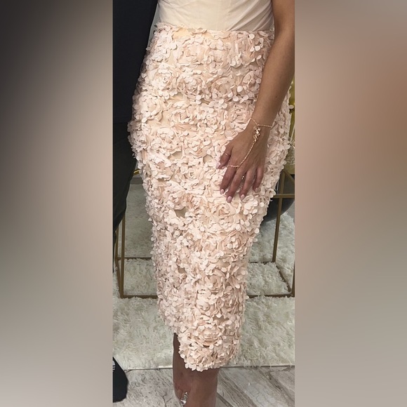 ASOS EDITION 3D FLORAL ORGANZA PENCIL SKIRT. - Picture 3 of 4